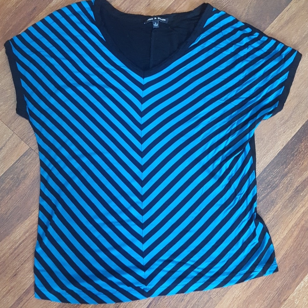 Cable and Gauge Short Sleeve Top sz Small